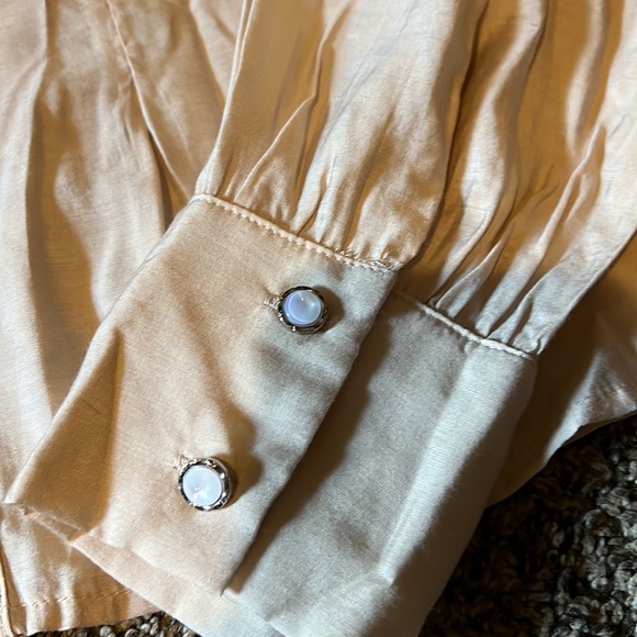 Nwt button down blouse - Picture 3 of 6